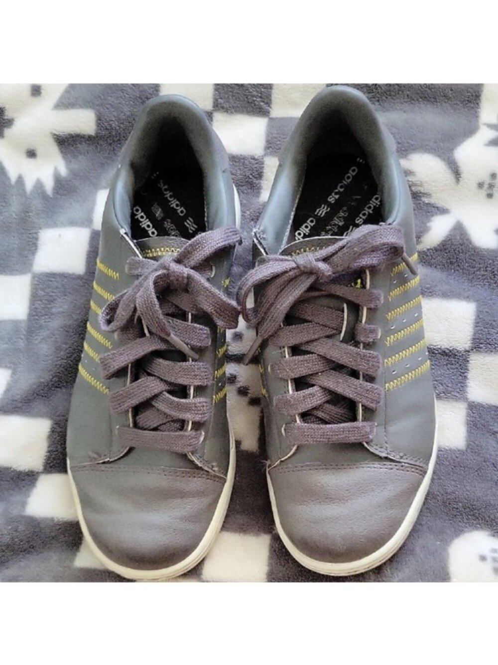 Adidas Women’s Gray Yellow Leather Sneakers Size 3.5 (US) Casual Lace-Up Shoes
